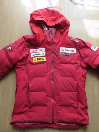 Daunenskijacken und diverse Teambekleidung Swissski Original