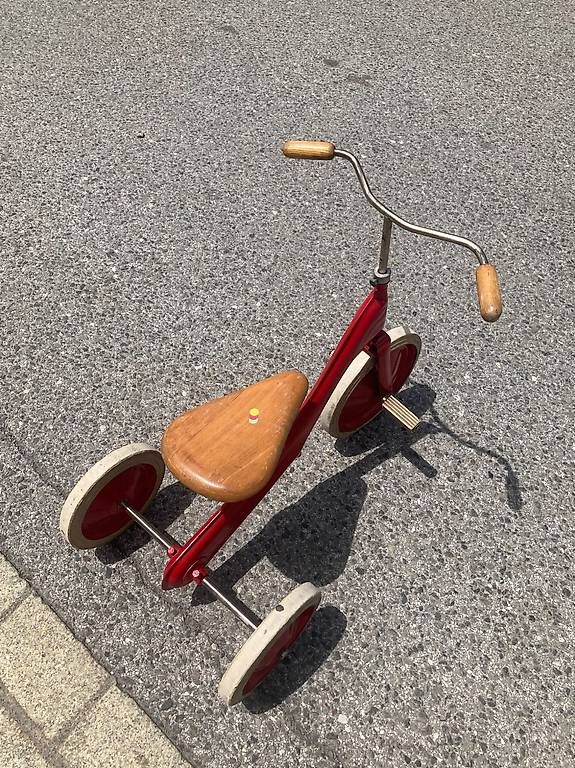 Spielzeuge: Magnifique tricycle 1960 – Gebraucht aus Ardon von a_laroyale
