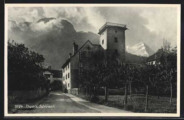 Cartes postales: Thusis, Schlössli mit Strasse und Bergb – D'occasion à Berlin par bartko-reher