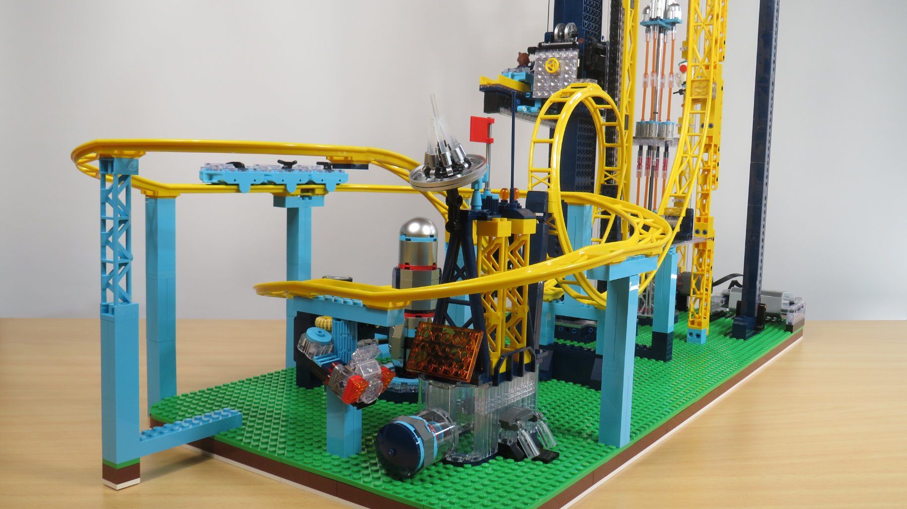 Mould King Kit di costruzioni: MOULD KING-11031-Space Elevator-Riesen-Achterbahn – Nuovo (secondo la descrizione) da Arboldswil venduto da Lubber 4