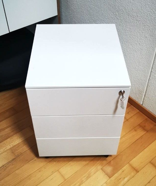 Korpus: Schickes Büro Rollcontainer – Gebraucht aus Winterthur von Gian_Marco