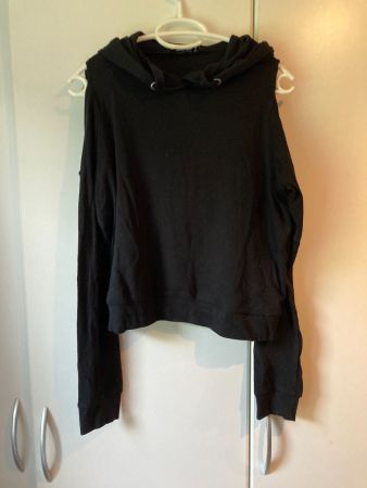 Pullover schwarz mit Arm Cut Outs Gr M