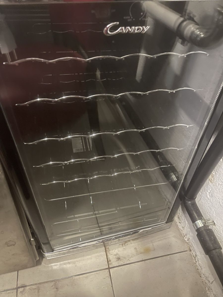 Equipement de magasin & Foires: frigo, vin – D'occasion à Romont FR par lua_k8pr