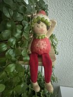 Gartenfigur – kleine Erdbeer-Gartenzwergin
