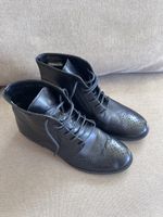 Schnürstiefel