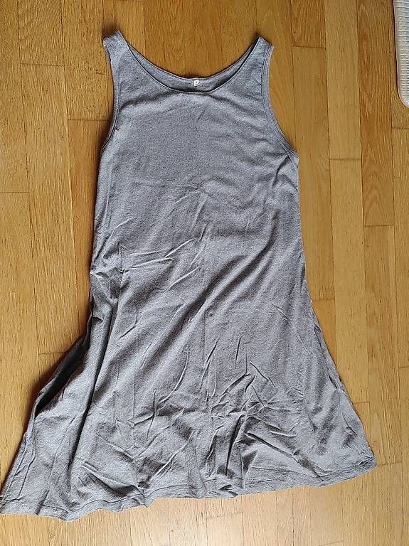 Vestiti: Tolles nachhaltiges Kleid, hellgrau, Gr M – Usato da Zürich venduto da Dory12
