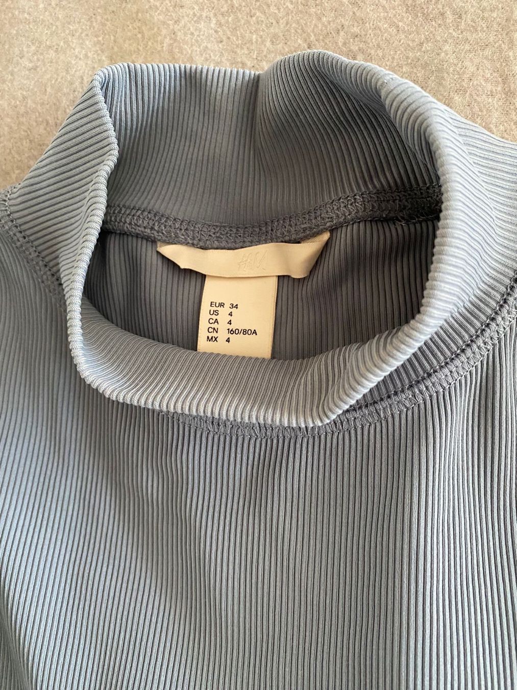 H&M Robes: Robe bleu moulante – D'occasion à Montreux par Iza_81199 4