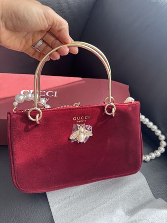 Gucci Beauty Limited Velvet Bag Bordeaux mit Perlenriemen