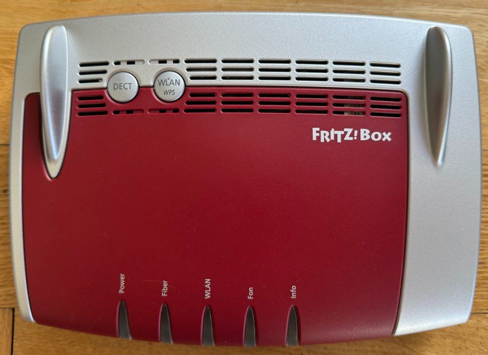 Fritz Modems & Router: FRITZ!Box 5490 Fiber – Gebraucht aus Bern von sn8per