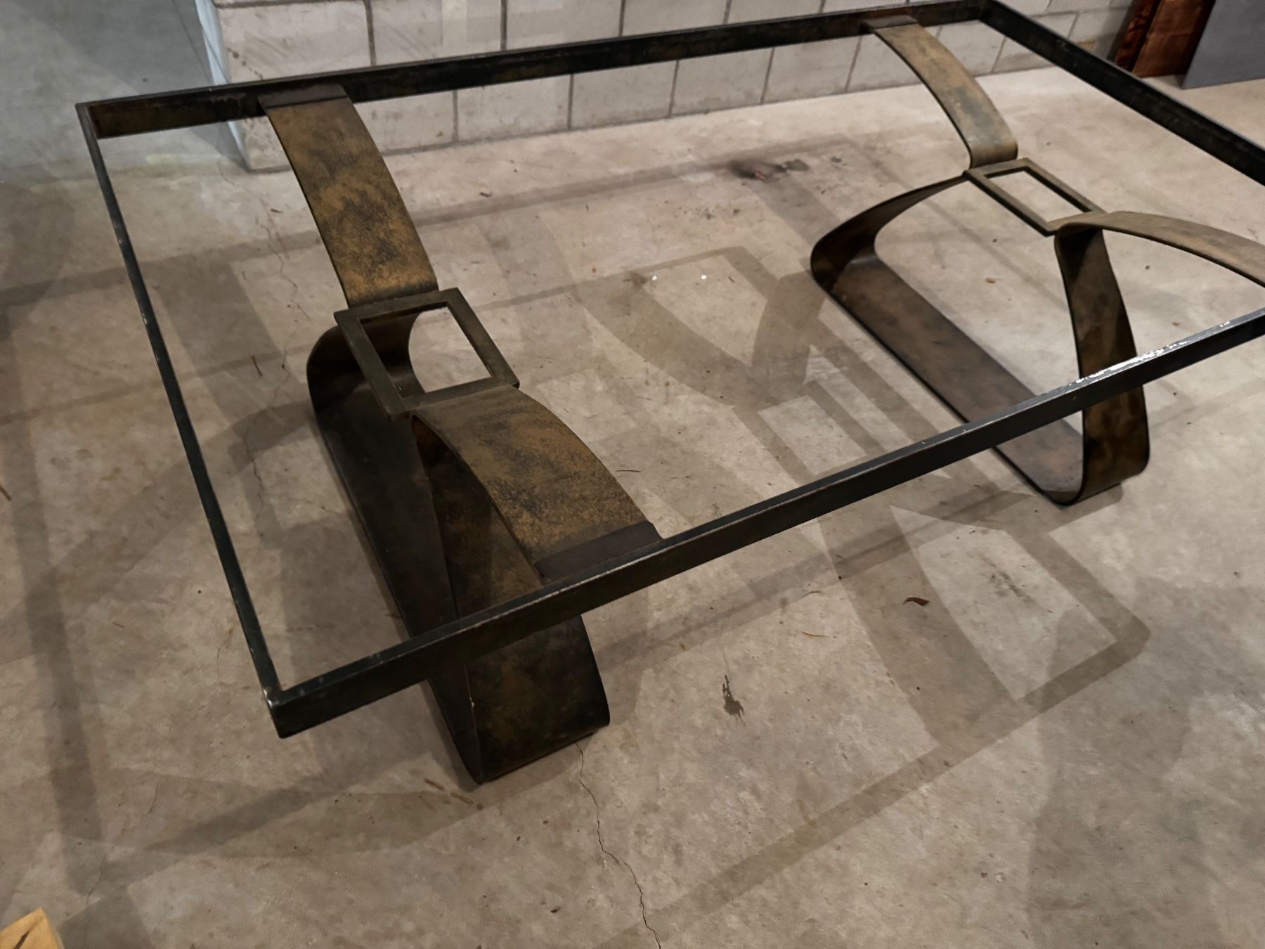 Interio Tavoli: Design Couchtisch mit Metallgestell, – Usato da Brunnen venduto da Holz-style