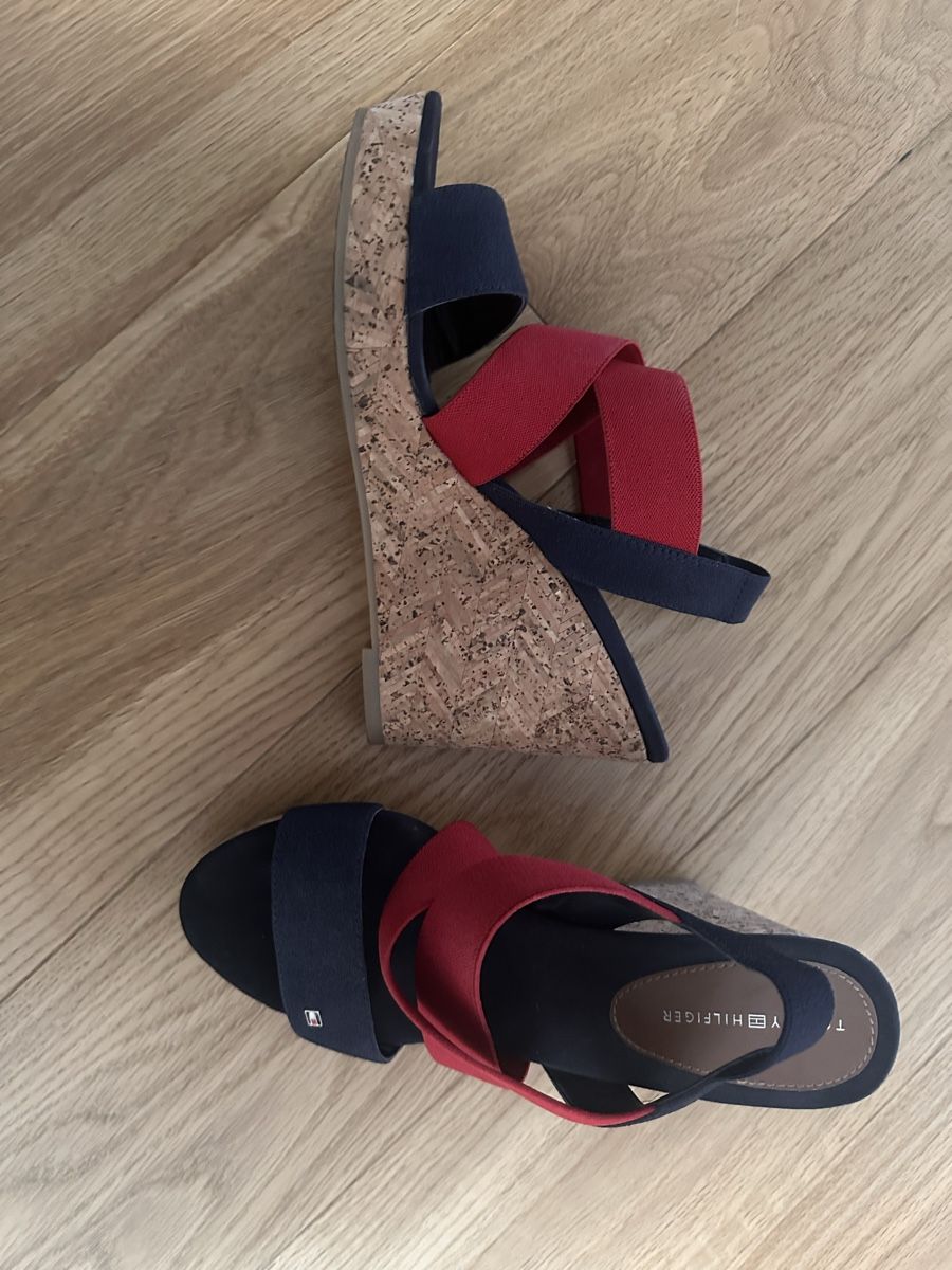 Tommy Hilfiger Chaussures femmes: Tommy Hilfiger Wedges 38 navy/rot – D'occasion à Pfaffhausen par Klaras_second_hand 1