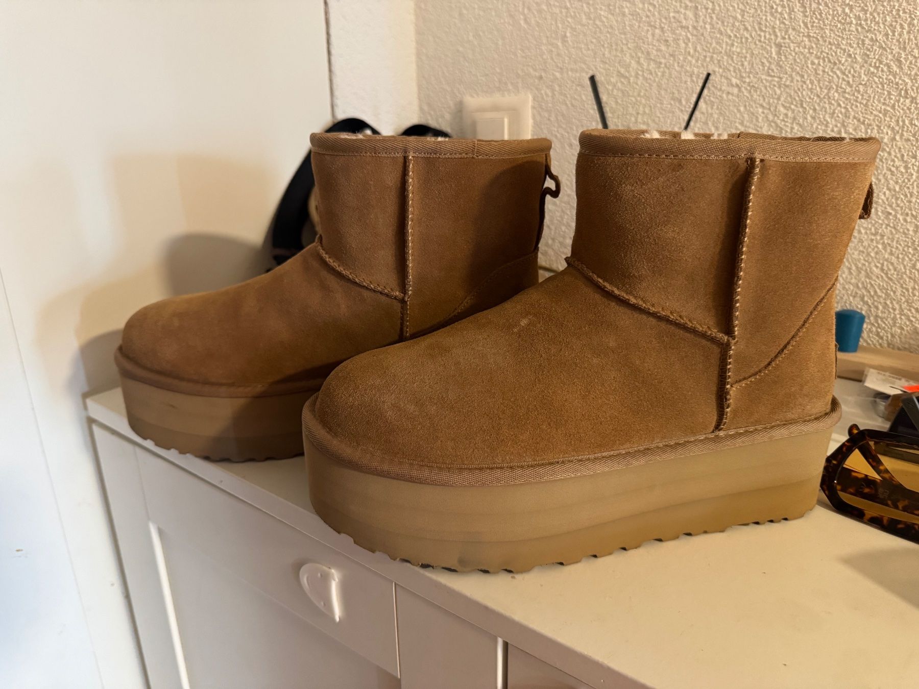 Scarpe da donna: UGG – Nuovo (secondo la descrizione) da Zuchwil venduto da Sevval.D 4