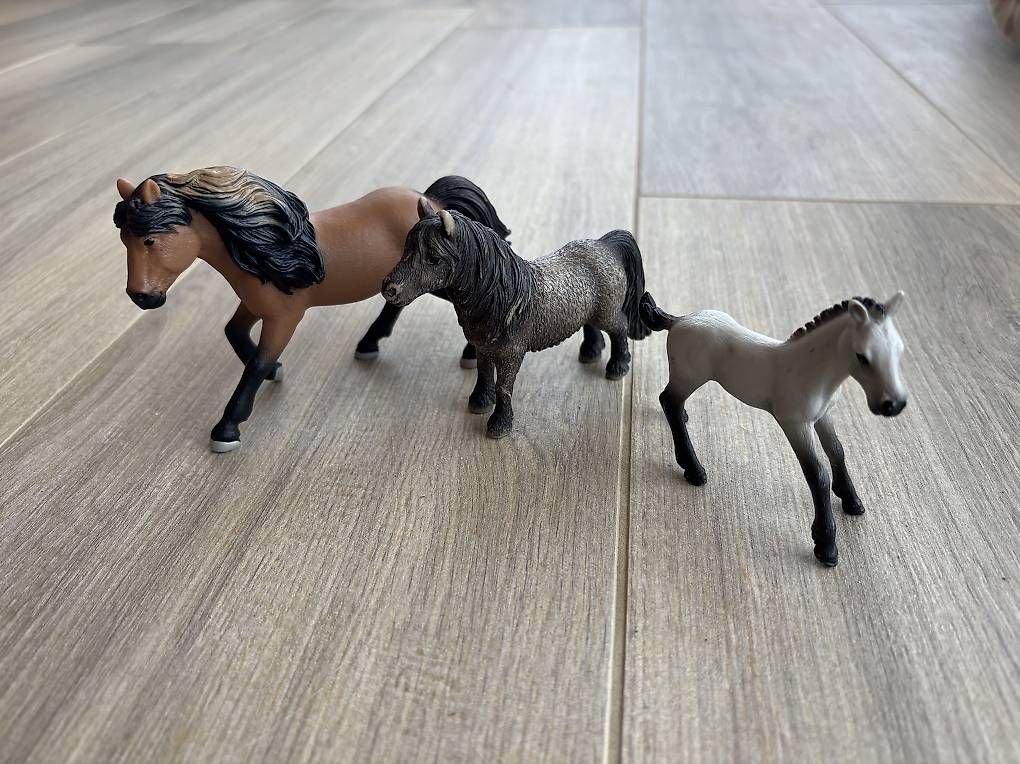 Statuette: Schleich - figurines chevaux – Usato da Les Pontins venduto da galaud 1