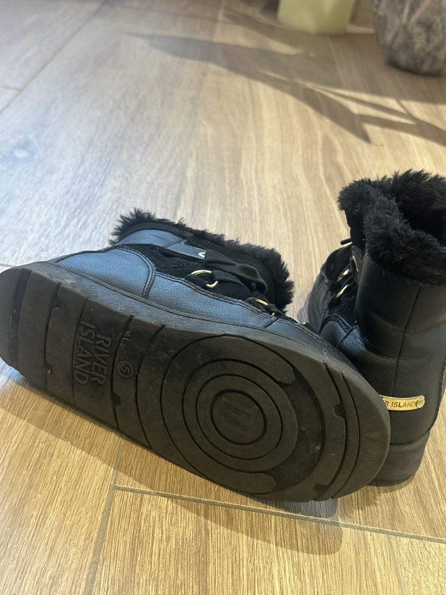 Scarpe da donna: Bottines fourrées noires lacées - Taille 36 – Usato da Le Châble VS venduto da 027_aymon 4