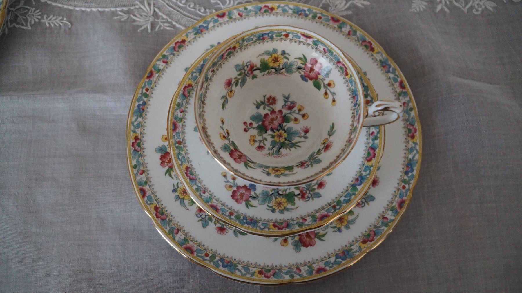 Set di piatti: Kaffe/Teeset Ming Rose Goldrand 38 Teile – Usato da Bern venduto da Antikbatik 4