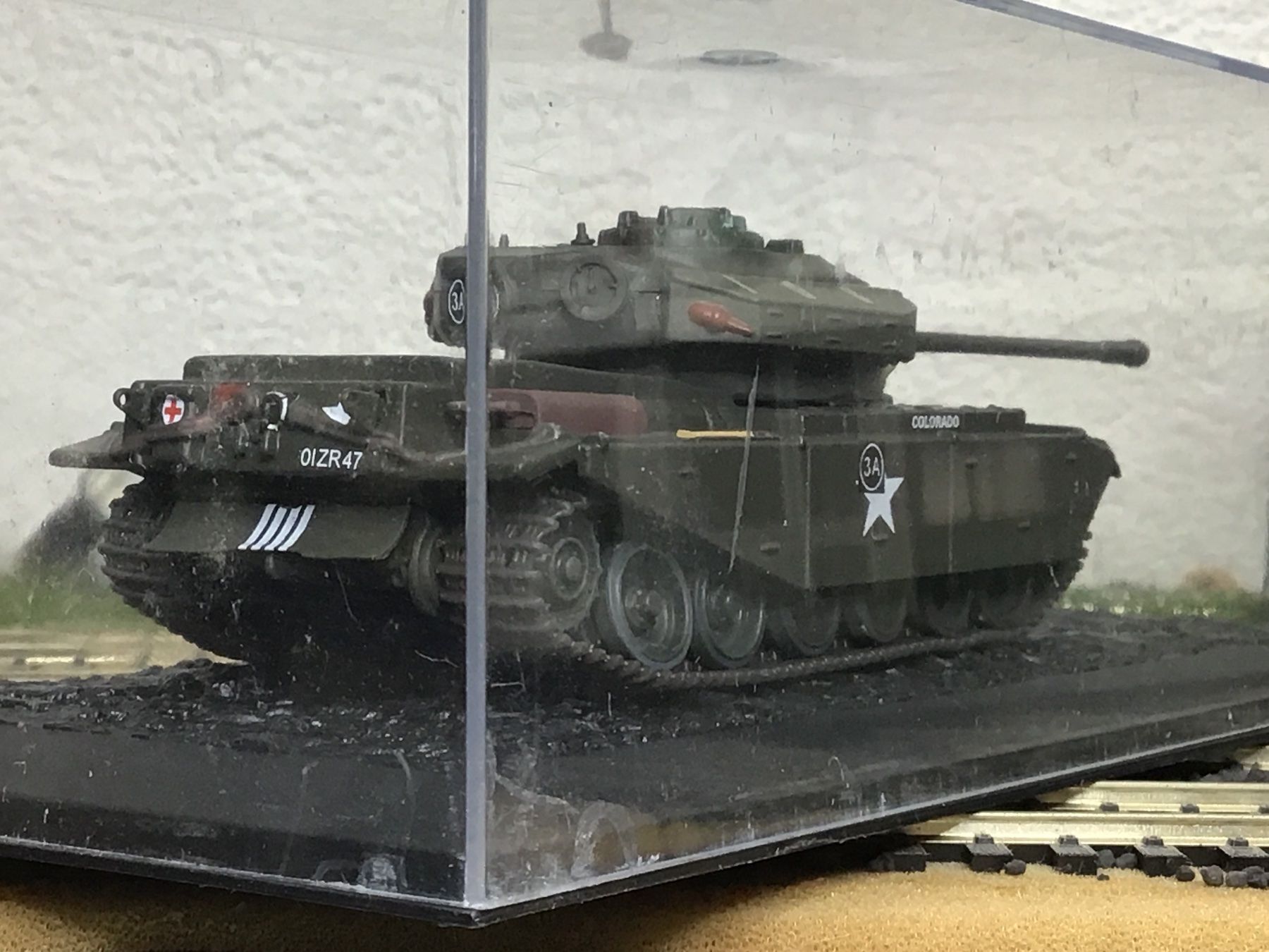 Modellbausätze & Standmodelle: 1:72 Centurion Mk.III Modellpanzer mit Vitrine – Neu (gemäss Beschreibung) aus Männedorf von Modell-Spezialisten 2