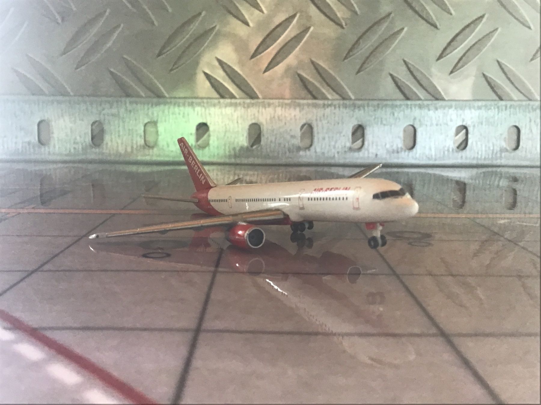 Boeing Kit di modellismo & Modellini statici: HERPA AIRBERLIN.COM BOEING 757-200 1/500 – Usato da Männedorf venduto da Spezial-Modelle 2