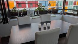 Komplettes Esstisch-Set mit Tisch, 6 Stühlen und Lampe