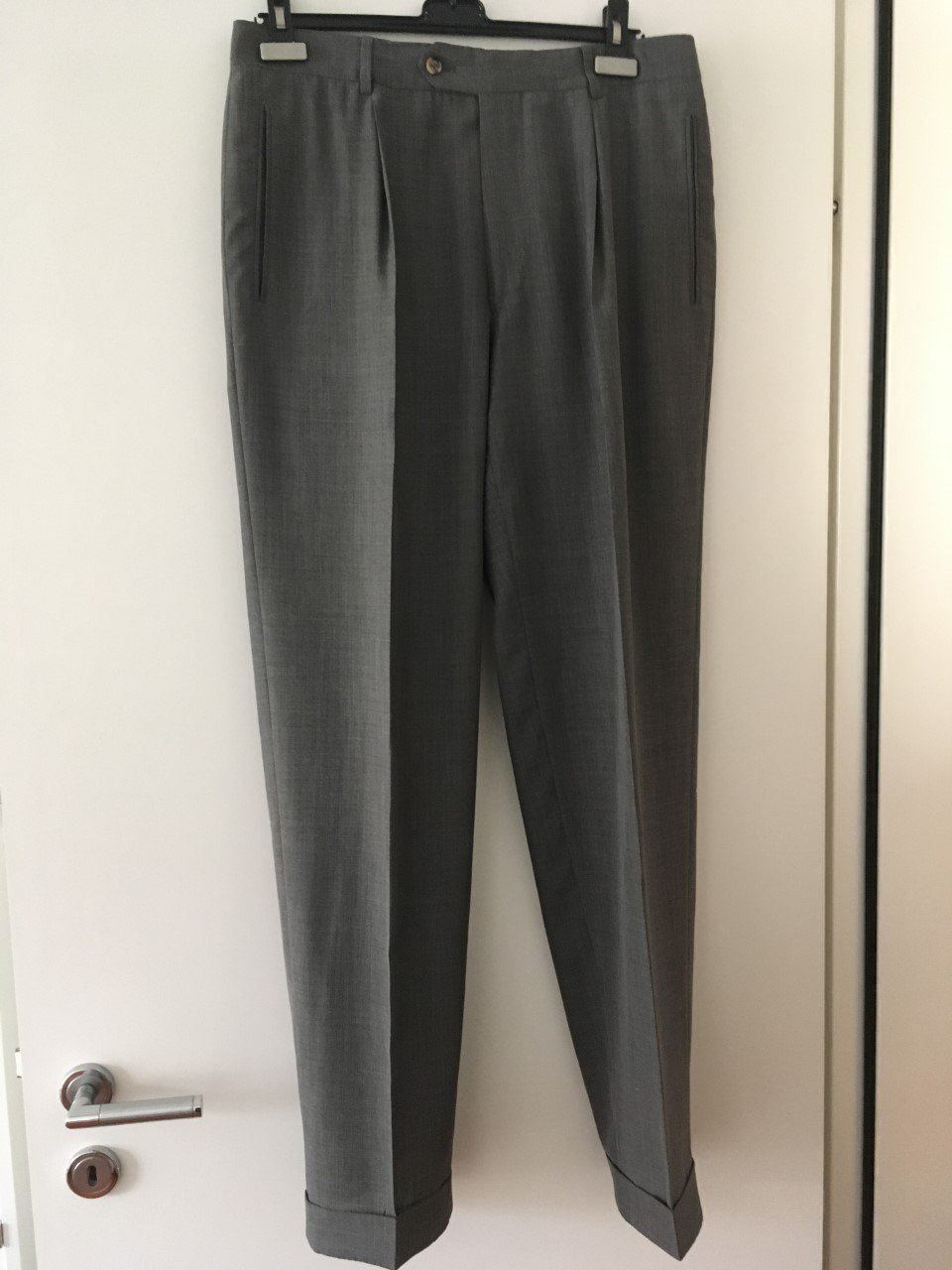 Hugo Boss Completi: Costume gris Hugo Boss – Usato da OBERENGSTRINGEN venduto da Lolo6316 3