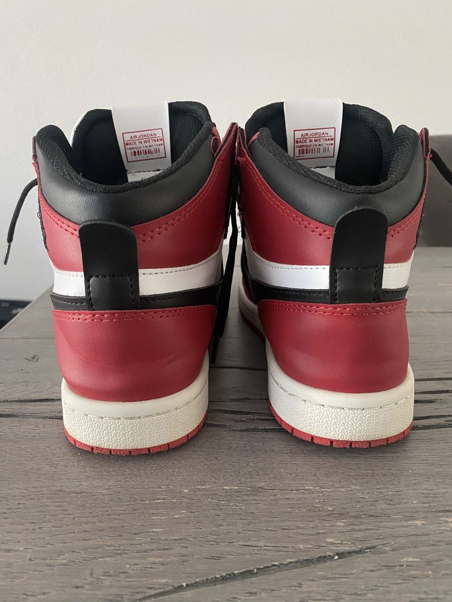 Jordan Herrenschuhe: Nike Air Jordan 1 High – Gebraucht aus Volketswil von 9394 3