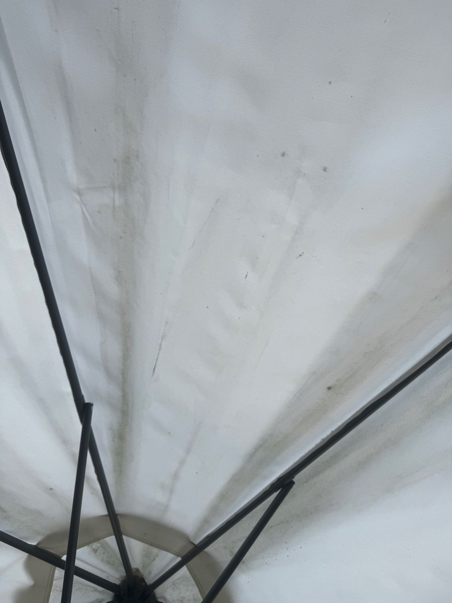 Parasols: Sonnenschirm Hängeschirm weiss mit Plattenständer – D'occasion à Basel par bau_6tk8 5