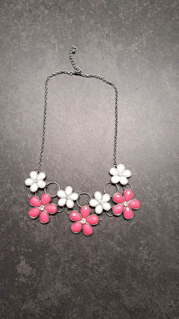 Catenine: Modeschmuck Blumen weiss pink – Usato da Winterthur venduto da Dream_of