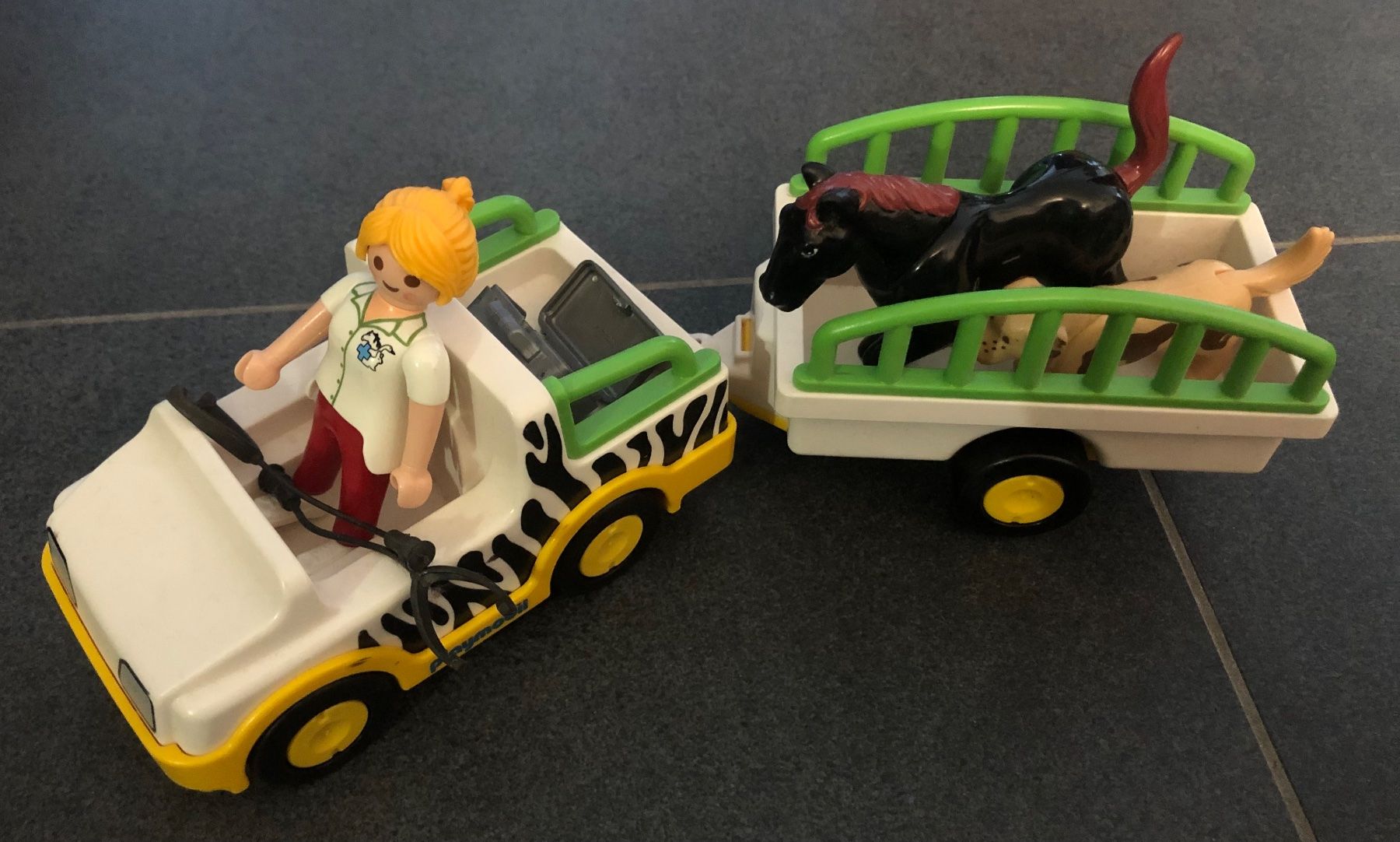 Playmobil Giocattoli: Playmobil Auto mit Figur – Usato da Hünenberg venduto da Agent000 1