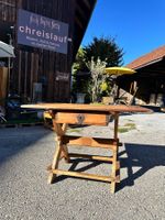 Antiker Holztisch mit Schublade, Gebrachte guter Zustand