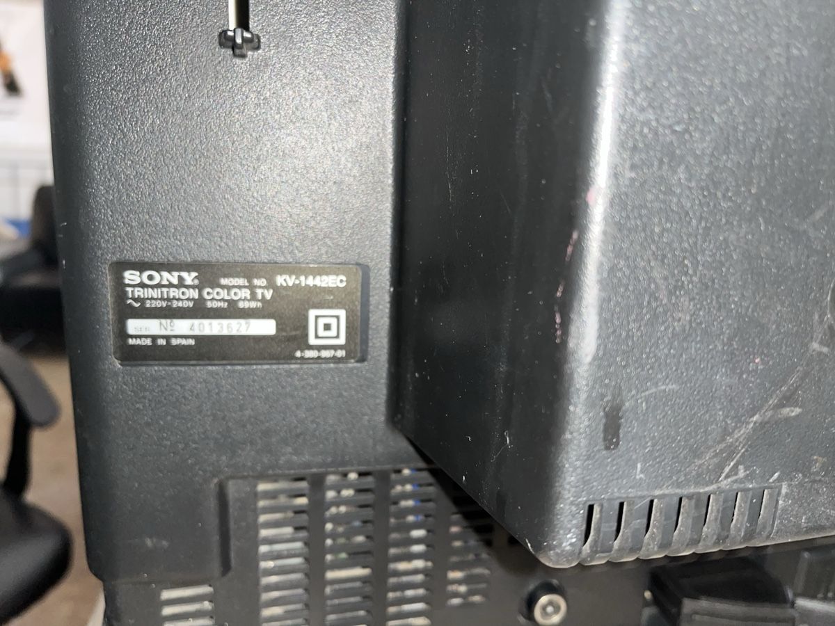 Monitor: Sony Trinitron KV-1442EC mit HDMI – Usato da Allschwil venduto da Gabi745i 3