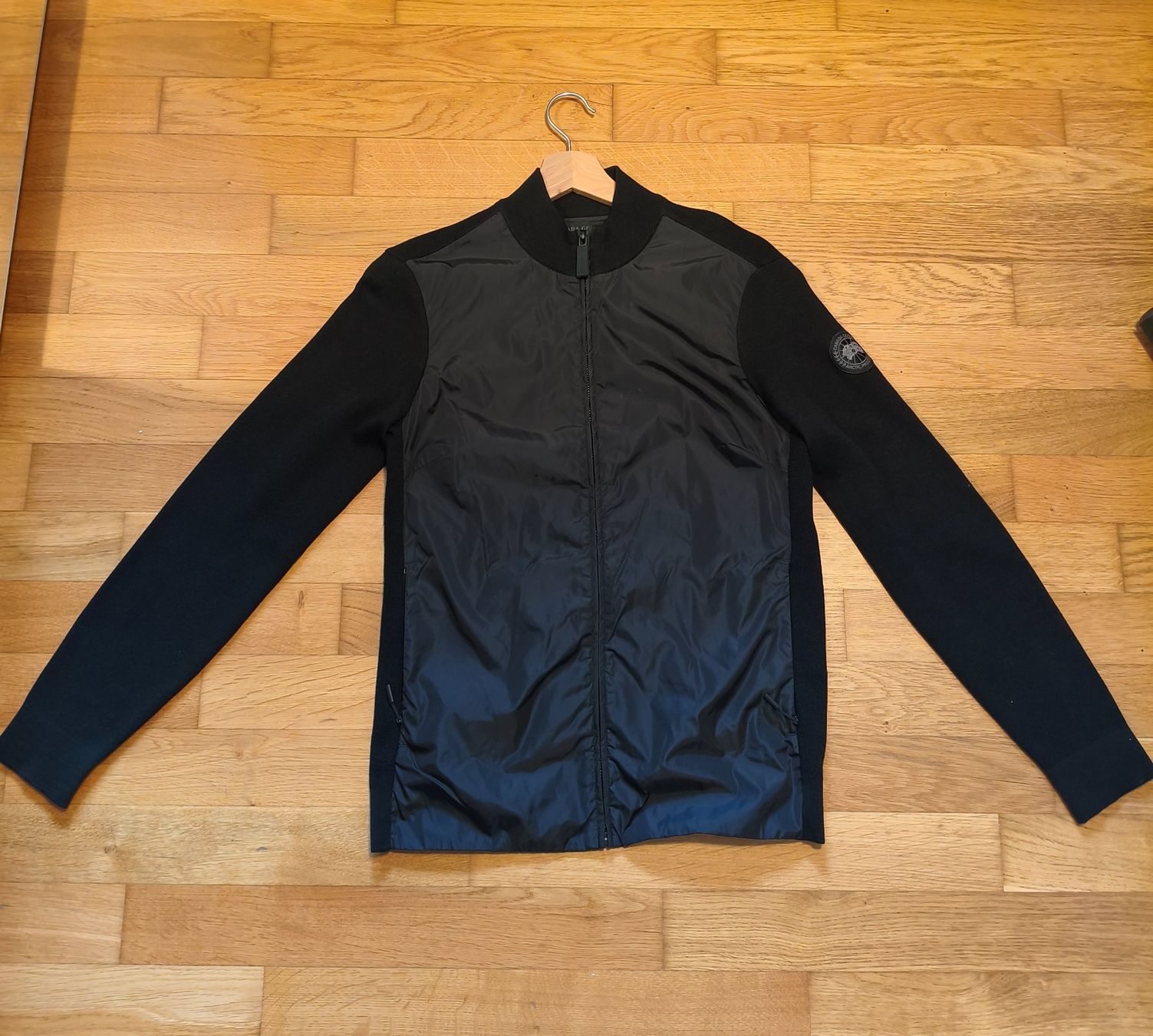 Canada Goose Giacche: Canada Goose Womens Windbridge jacket size M – Nuovo (secondo la descrizione) da Zürich venduto da gds90
