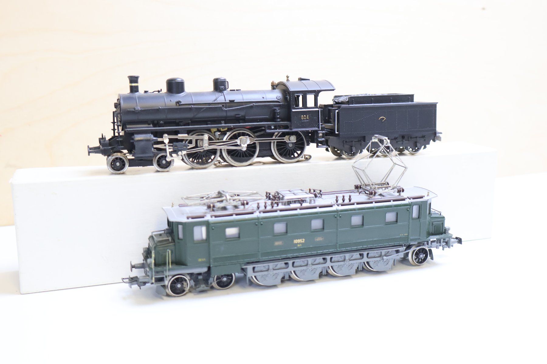 Liliput Modellini di ferrovie: Doppelpack 2 x Liliput SBB Dampflok / Ae 4/7 E-Lok H0 AC – Usato da Winterthur venduto da Monstera 4