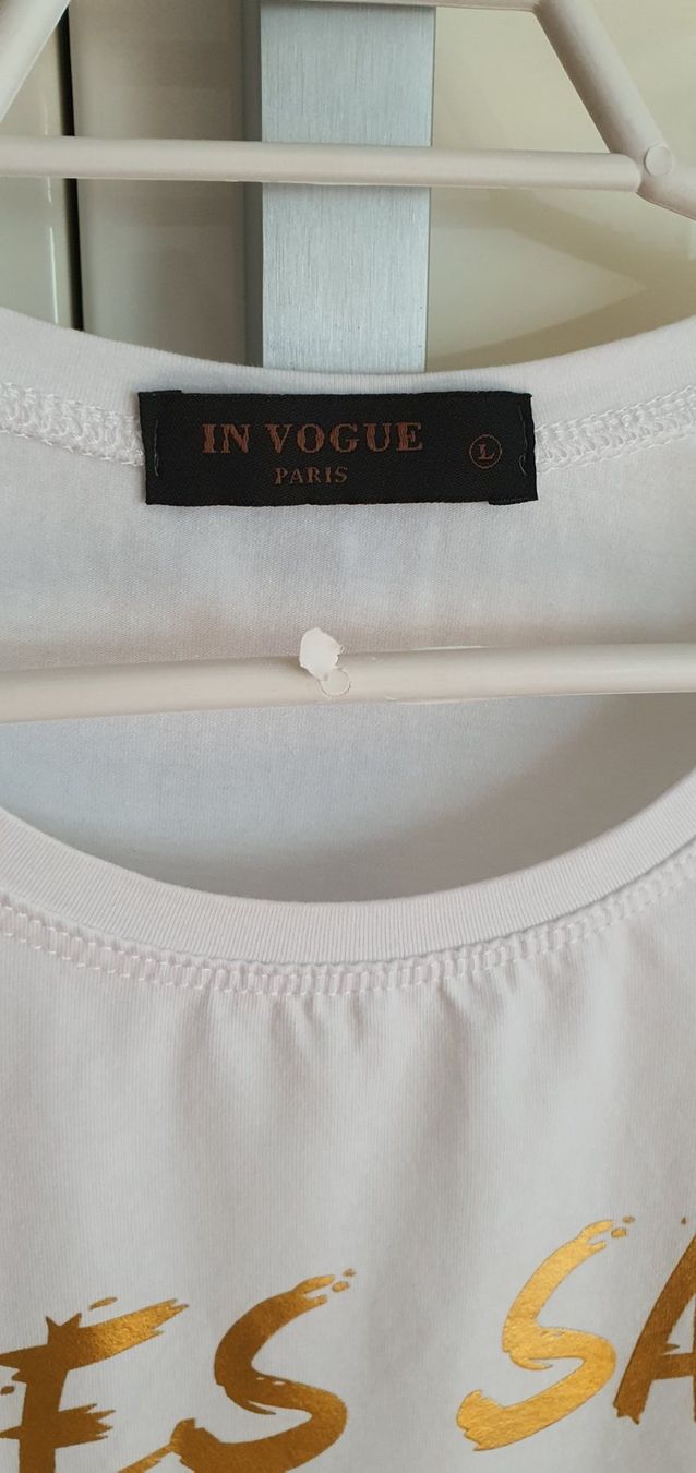 T-shirt: Yves Saint T-shirt – Nuovo (secondo la descrizione) da Basel venduto da Kristal4 3