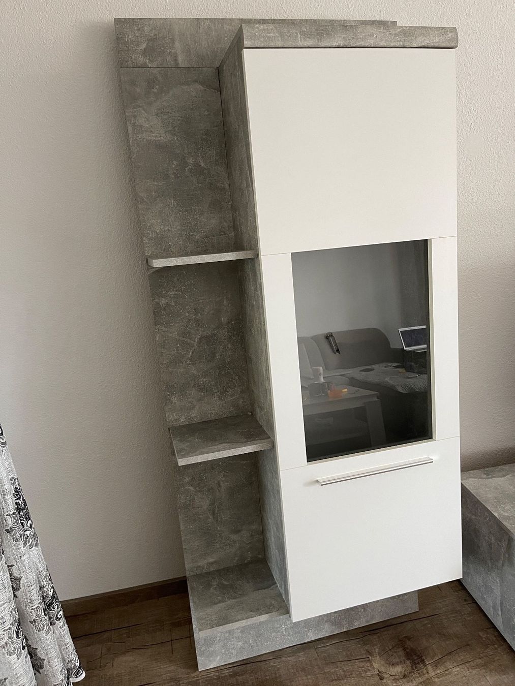 Schränke: Moderne Wandschränke mit Glastüren – Gebraucht aus Hallau von Riduan1
