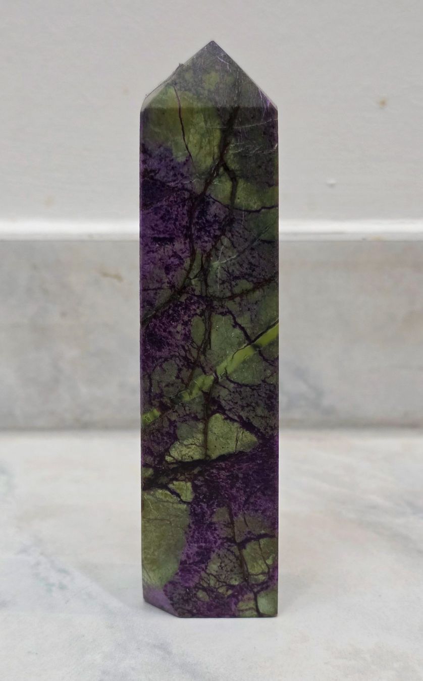Minerali & Pietre curative: Atlantisit Obelisk 131g – Nuovo e nell'imballaggio originale da Matzingen venduto da Shay_Crystalz