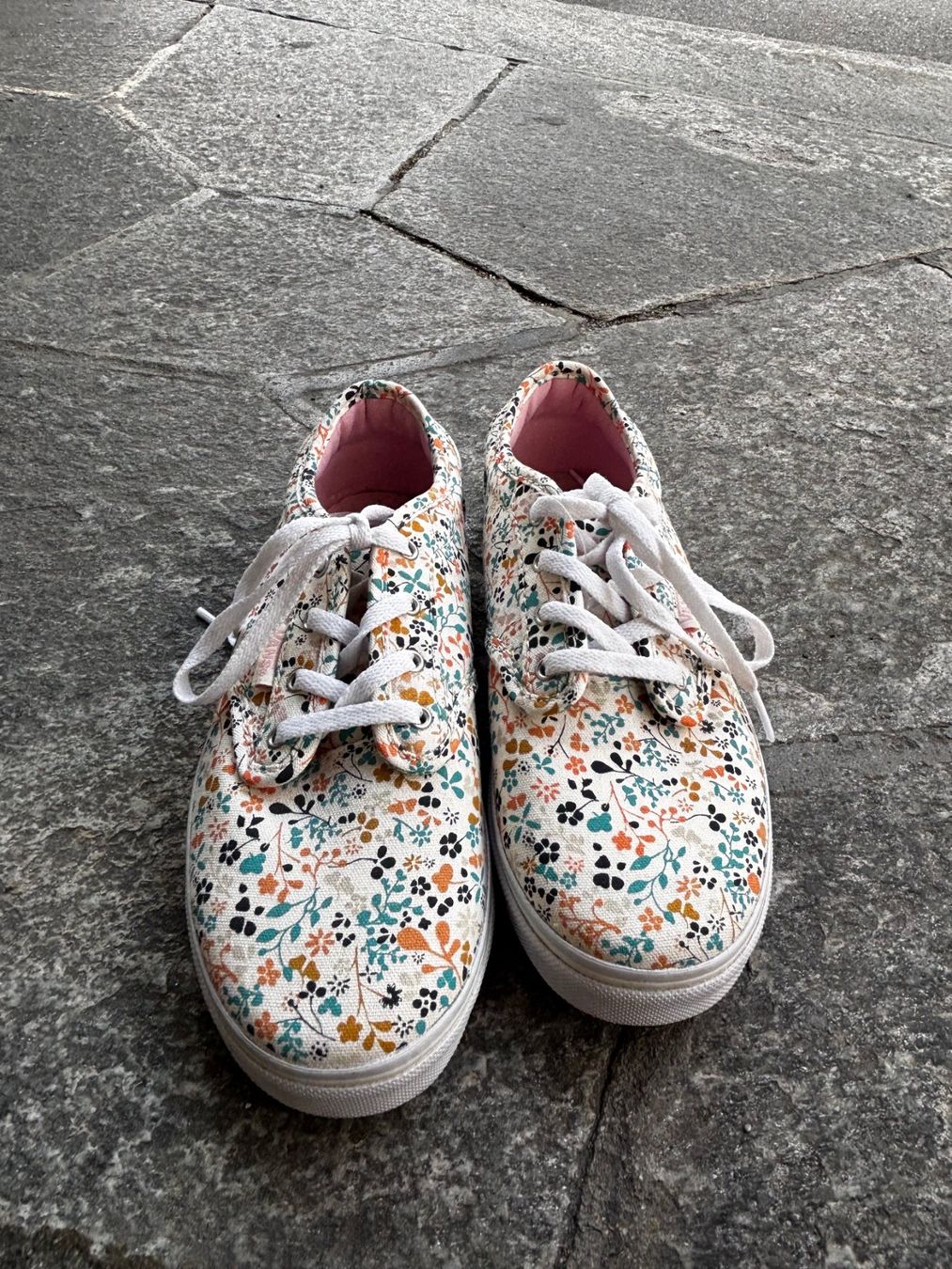Vans Schuhe für Jungen: Vans Blumenmuster weiss Grösse 34. Neu – Neu (gemäss Beschreibung) aus Thusis von Strimer0