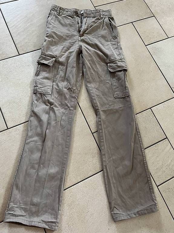 Pantaloni: Pantalon cargo STR Stradivarius taille 34 – Usato da Yverdon-les-Bains venduto da car_xd5s 2