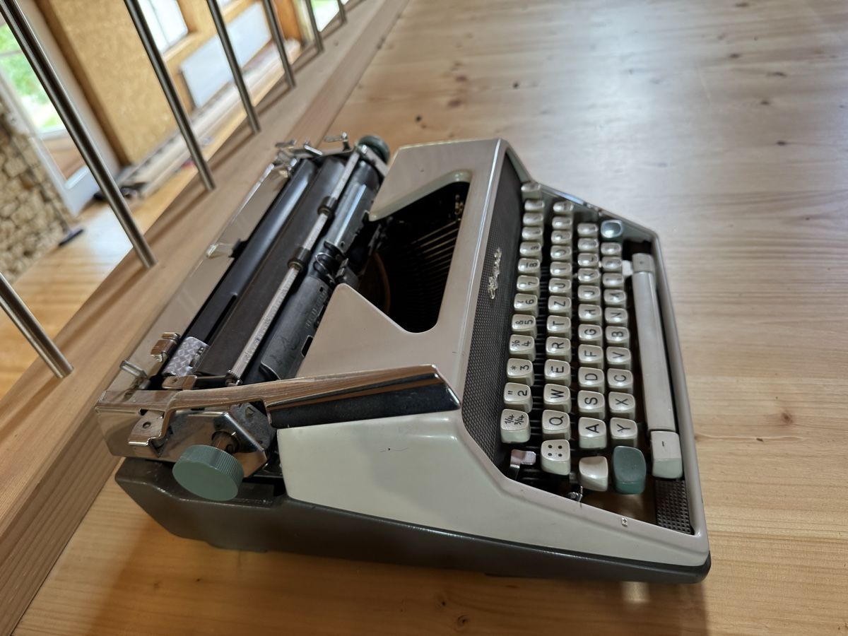 Macchine da scrivere: Olympia Schreibmaschine – Usato da Reigoldswil venduto da pet_dj8f 1