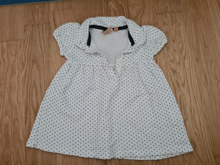 Kleid weiss mit Punkten Grösse 68/6m Manor baby 