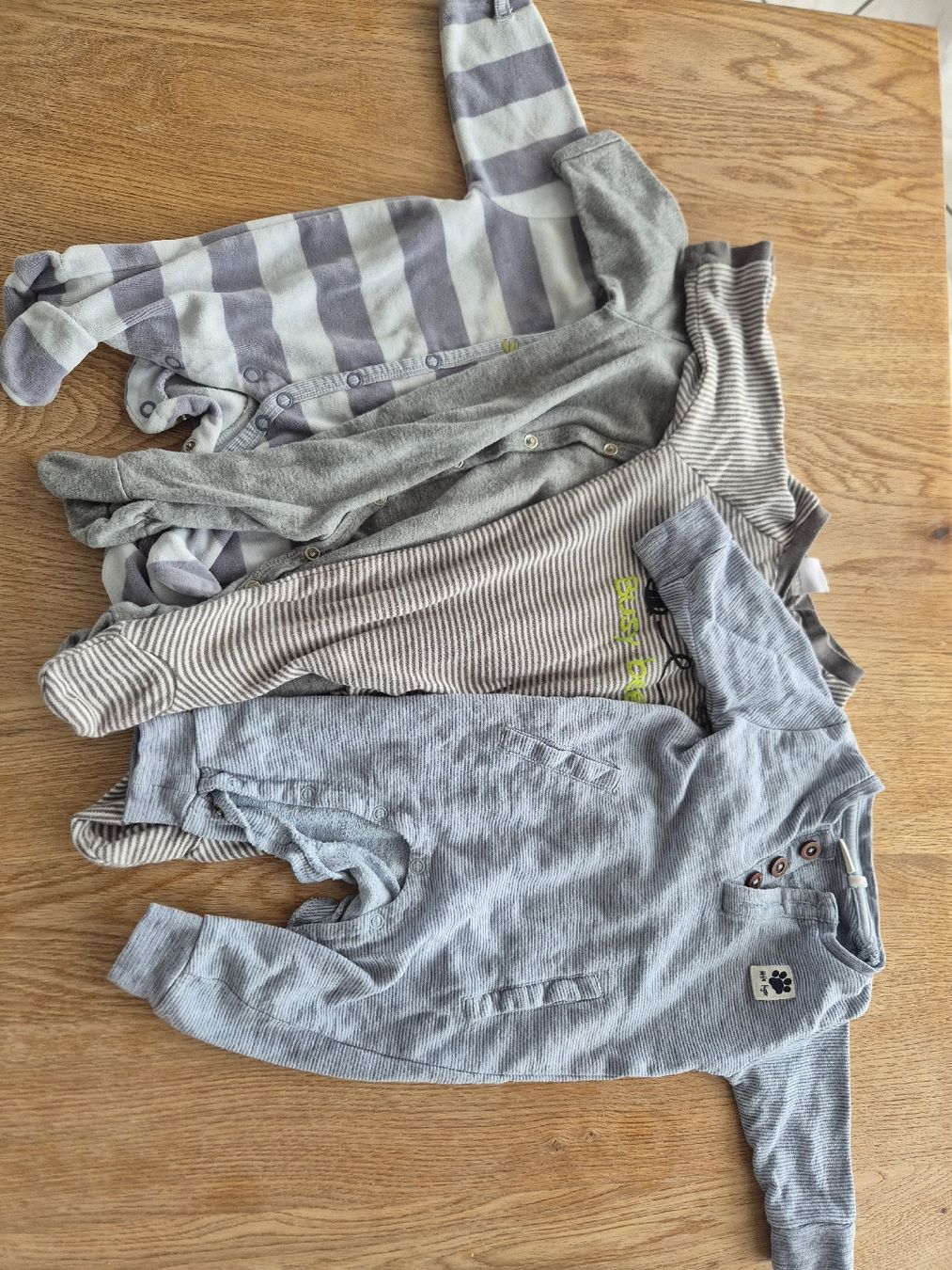 Kleiderpakete & -sets: Grosses Kleiderpaket Grösse 62 – Gebraucht aus Tuggen von Sarabaet 2