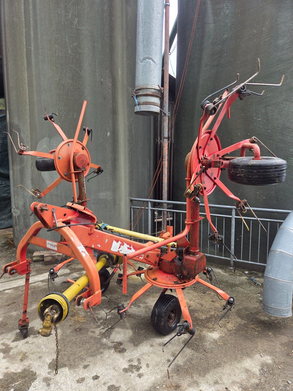 Lely Tutte le macchine: Kreiselheuer Lely Lotus 460 – Usato da Unterkulm venduto da nee_tk5v 2