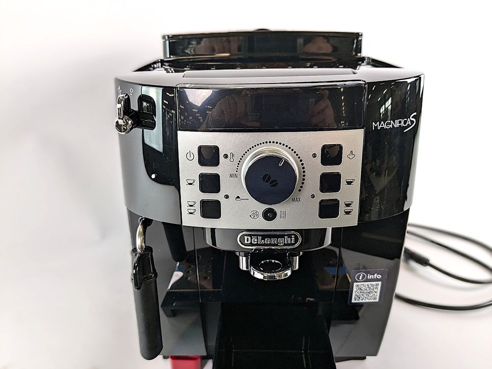 De'Longhi Macchine per caffè & Macchine per espresso: DE LONGHI Magnifica S (Schwarz) – Usato da Dintikon venduto da Restwert_Dintikon 4