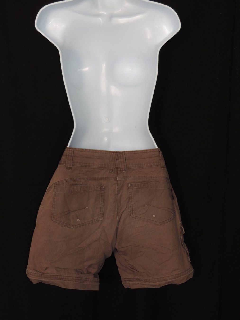 Pantaloni: short brun gris – Usato da Genève venduto da Axelle333 7