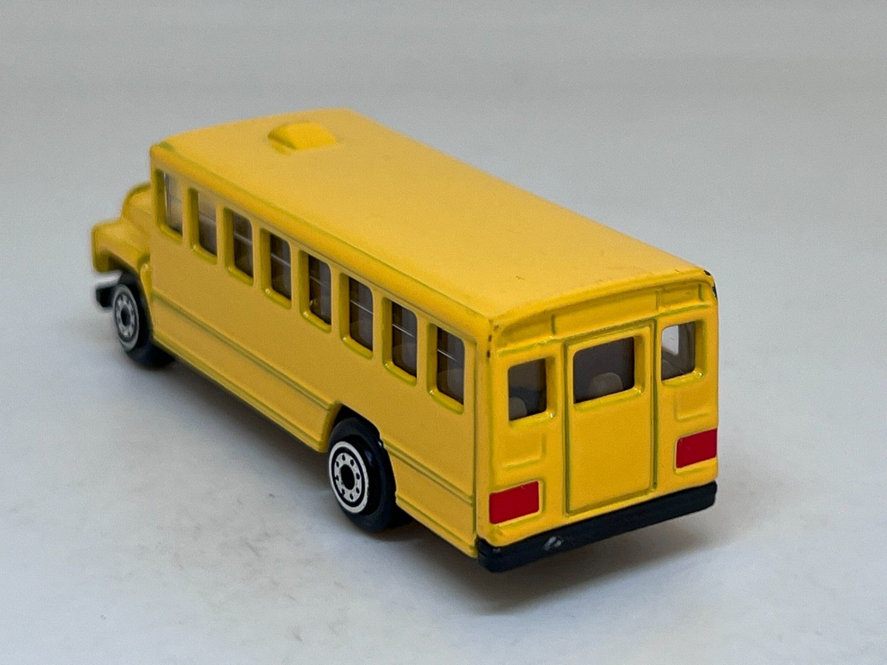 Welly Modellini d'auto: Welly Schulbus #231 – Usato da Wildegg venduto da LaaBoutique 2
