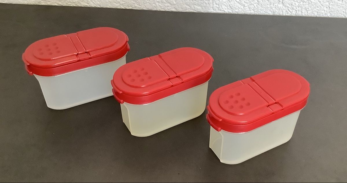 Tupperware Behälter & Ähnliches: Tupperware 3x Gewürzdosen rot/transparent  – Gebraucht aus Züberwangen von benjause 2