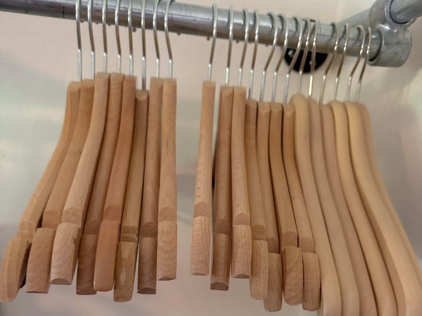Cintres: Ikea Kleiderbügel aus Holz – D'occasion à Winterthur par mediofee 1