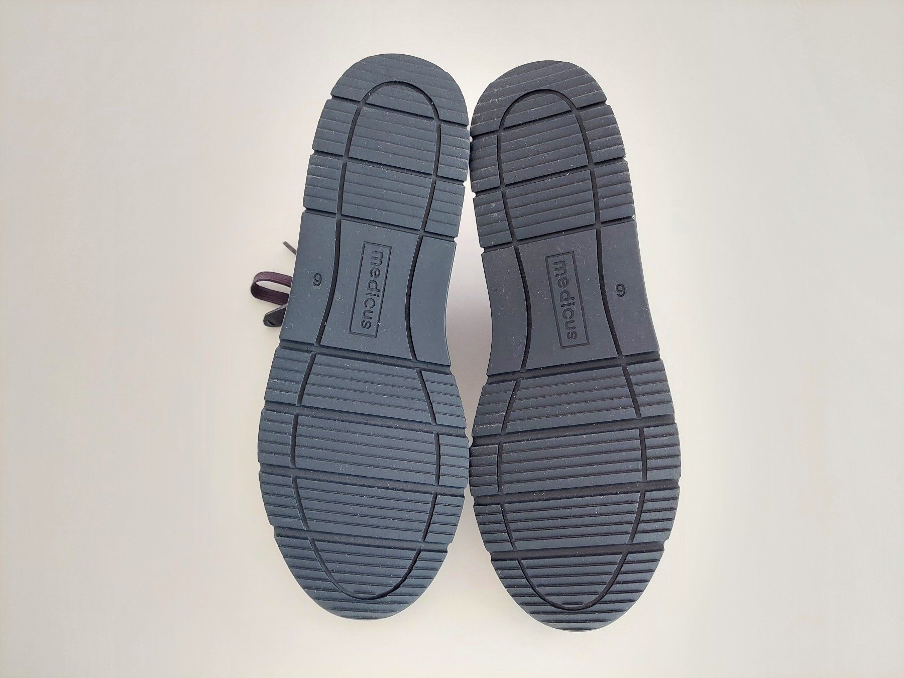 Scarpe da donna: Damen-Sneaker MEDICUS , Gr. 39 , voll echt Leder , fabrikneu – Nuovo (secondo la descrizione) da Zürich venduto da Lacoste06 7