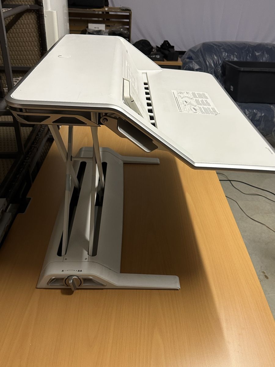 Fellowes Scrivanie: Fellowes Lotus DX Sit-Stand-Workstation / Office Stehpult – Usato da spreitenbach venduto da allyouneed24