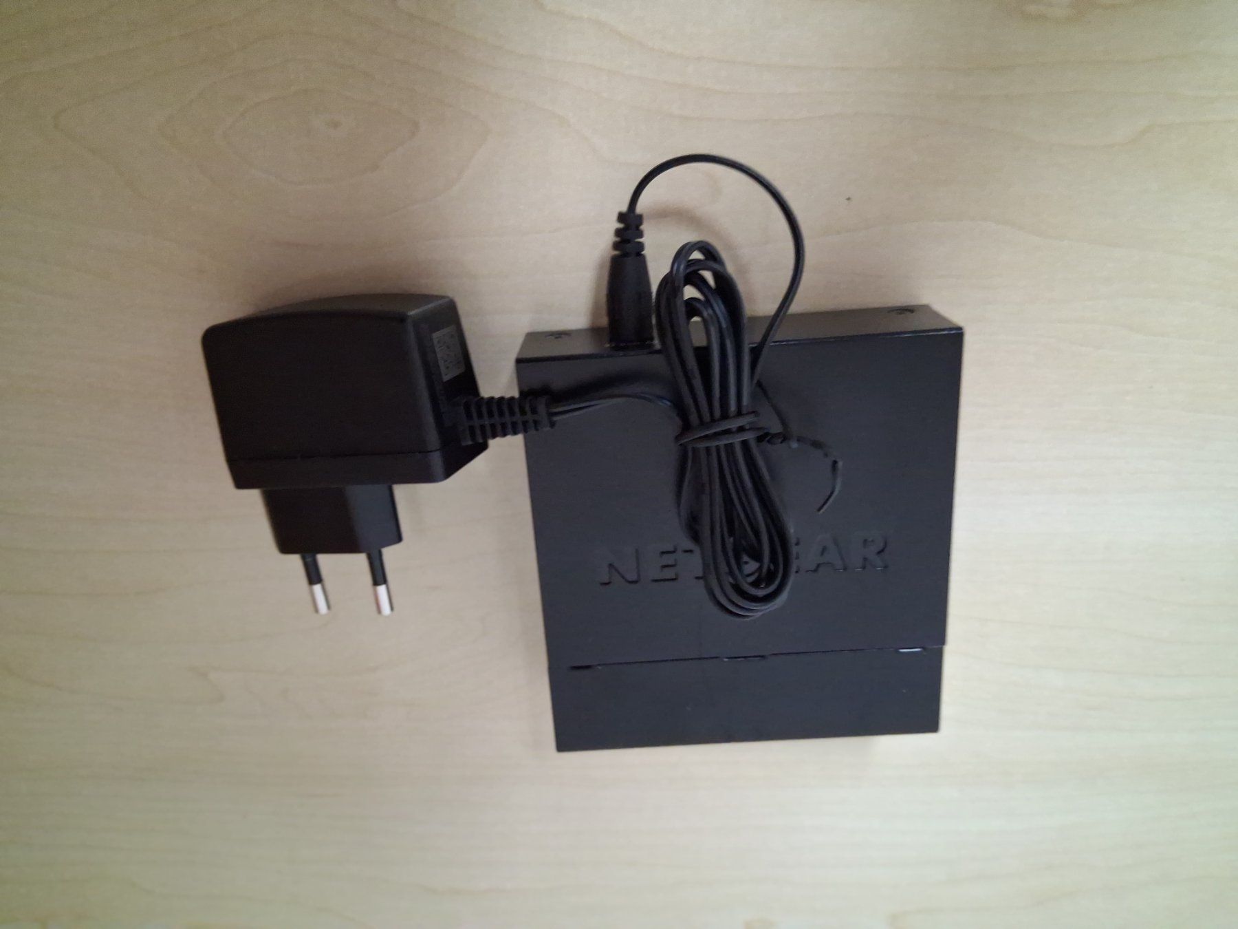 Netgear Modem & Router: NETGEAR 5-Port Gigabit Ethernet – Usato da Bonaduz venduto da Motz 3