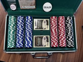 Poker Set mit Chips und Karten im Koffer neu