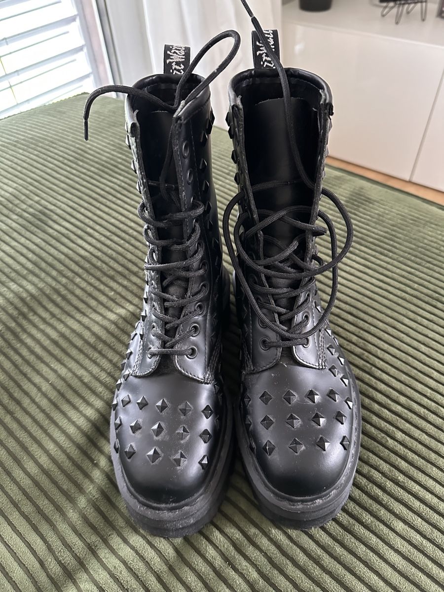 Dr. Martens Scarpe da donna: dr. martens 1490 stud (37) – Usato da Freidorf TG venduto da driftingforthrifting 2